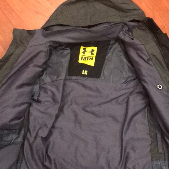 Under armor winter jacket - Picture 2 of 3